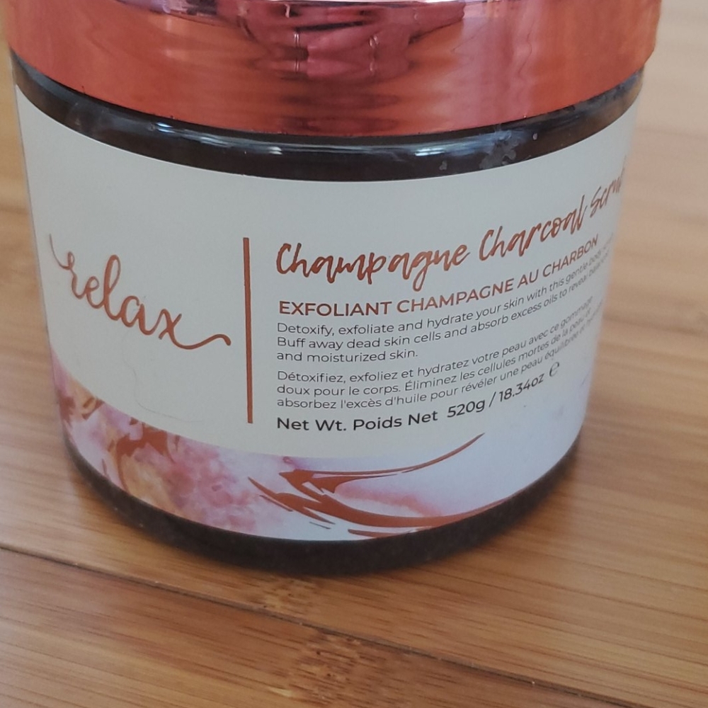 Manna Kadar champagne charcoal scrub